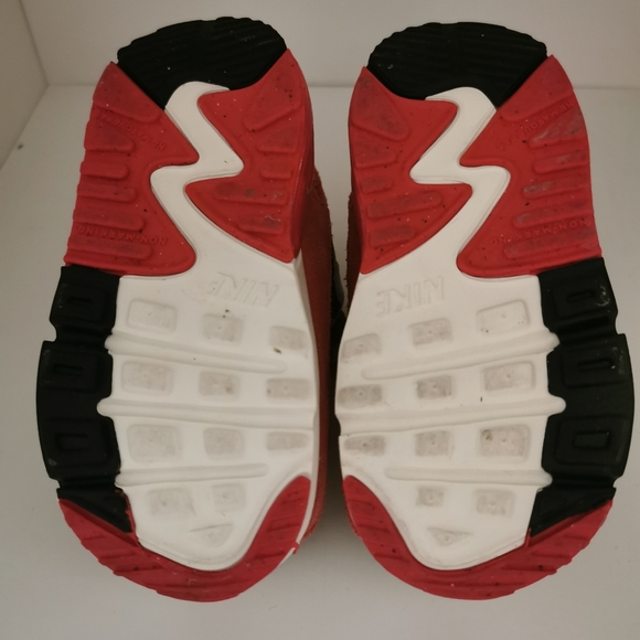 Baby Nikes Size 6 - Picture 3 of 3